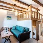 Archangel's Nest- Wings & Hideaway Apartment