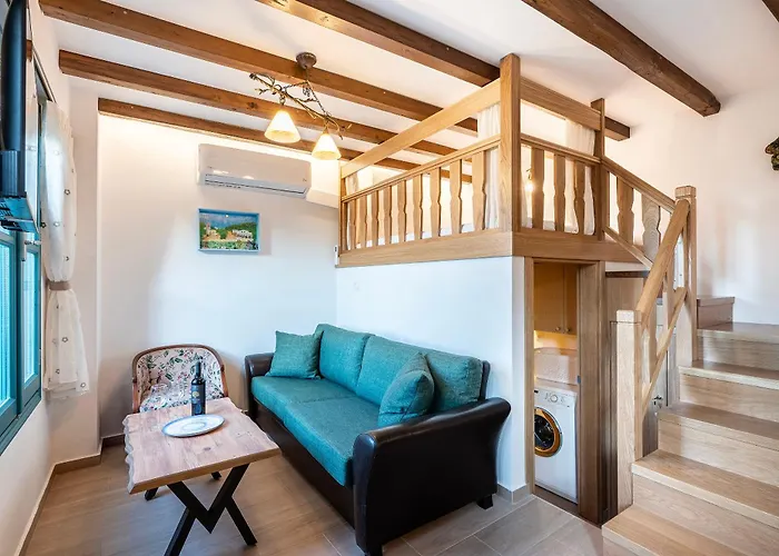 Archangel's Nest- Wings & Hideaway Daire