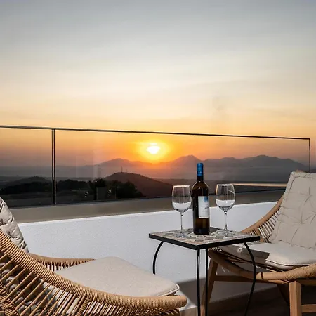 Archangel's Nest- Wings & Hideaway * Asfendioú